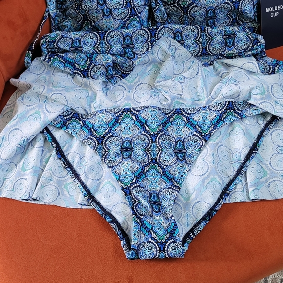 CHAPS Swimwear Skirted One Piece Swimsuit Size 12 - Picture 10 of 14